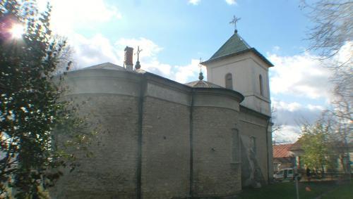 Biserica - vedere exterioară